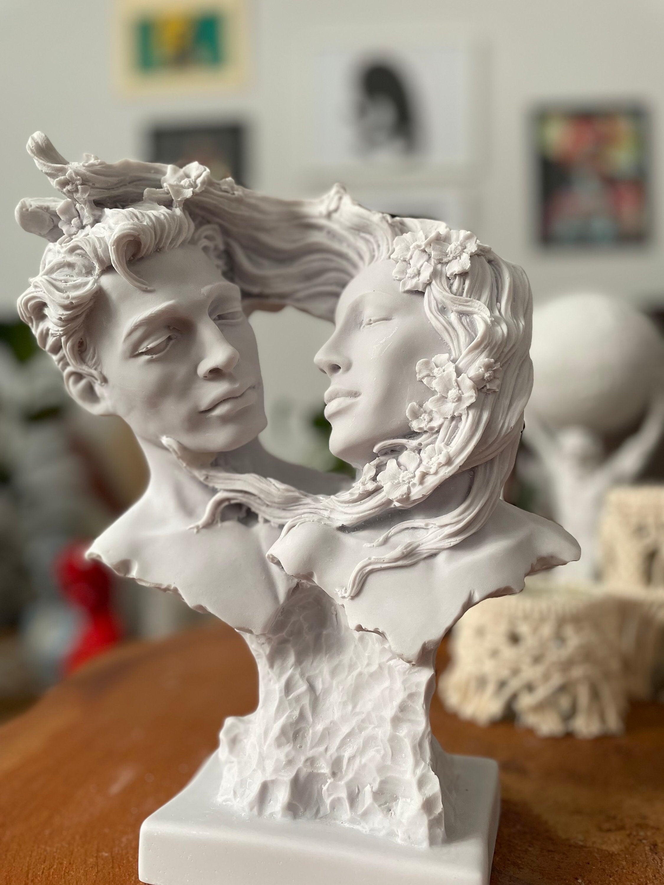 Eternal Love: Large Lover Statue Sculpture for Valentine's Day Decor
